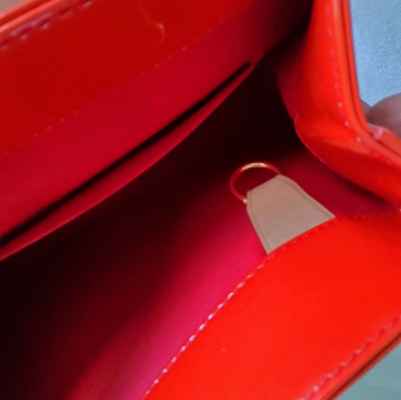 LOUIS VUITTON RED MONOGRAM VERNIS BISCAYNE BAY BAG - Picture 12 of 16